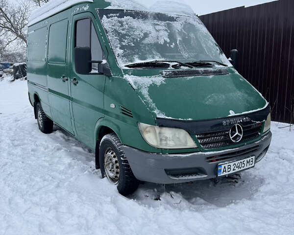 Зеленый Мерседес Sprinter, объемом двигателя 2.15 л и пробегом 672 тыс. км за 9999 $, фото 1 на Automoto.ua