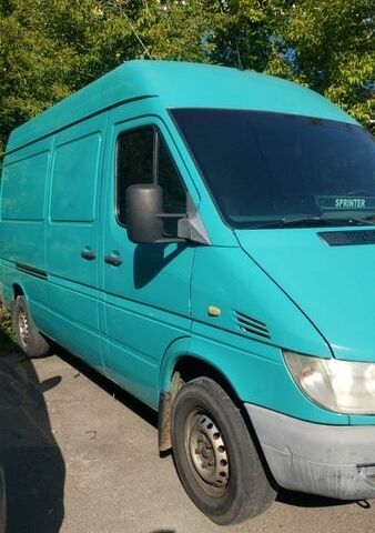 Зеленый Мерседес Sprinter, объемом двигателя 2.7 л и пробегом 320 тыс. км за 8300 $, фото 1 на Automoto.ua