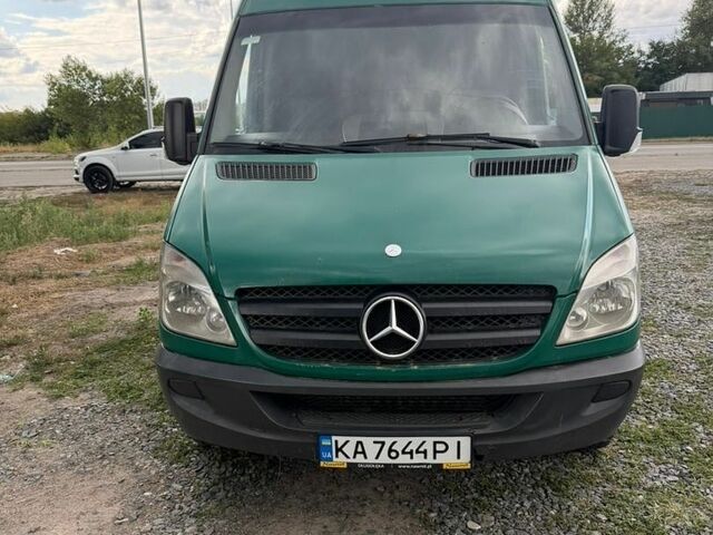 Зеленый Мерседес Sprinter, объемом двигателя 2.15 л и пробегом 600 тыс. км за 8000 $, фото 1 на Automoto.ua