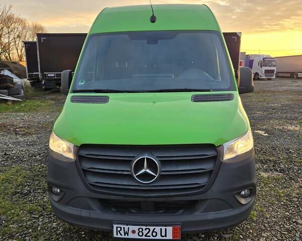 Зеленый Мерседес Sprinter, объемом двигателя 2.2 л и пробегом 228 тыс. км за 25577 $, фото 1 на Automoto.ua