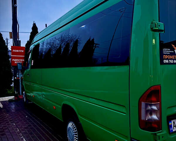 Зеленый Мерседес Sprinter, объемом двигателя 2.15 л и пробегом 578 тыс. км за 8999 $, фото 1 на Automoto.ua