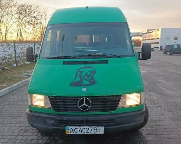 Зеленый Мерседес Sprinter, объемом двигателя 2.9 л и пробегом 950 тыс. км за 5800 $, фото 1 на Automoto.ua