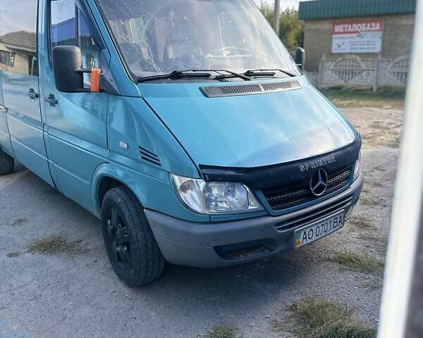 Зеленый Мерседес Sprinter, объемом двигателя 2.69 л и пробегом 900 тыс. км за 7500 $, фото 1 на Automoto.ua