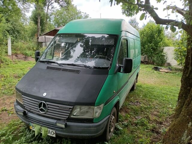 Зеленый Мерседес Sprinter, объемом двигателя 2 л и пробегом 650 тыс. км за 3000 $, фото 1 на Automoto.ua