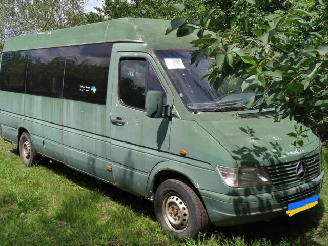 Зеленый Мерседес Sprinter, объемом двигателя 2.9 л и пробегом 170 тыс. км за 3328 $, фото 1 на Automoto.ua