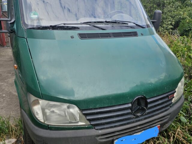 Зелений Мерседес Sprinter, об'ємом двигуна 0 л та пробігом 230 тис. км за 4177 $, фото 1 на Automoto.ua