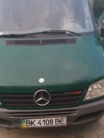 Зелений Мерседес Sprinter, об'ємом двигуна 2.2 л та пробігом 380 тис. км за 8999 $, фото 1 на Automoto.ua