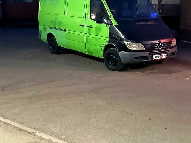 Зеленый Мерседес Sprinter, объемом двигателя 22 л и пробегом 270 тыс. км за 6500 $, фото 1 на Automoto.ua