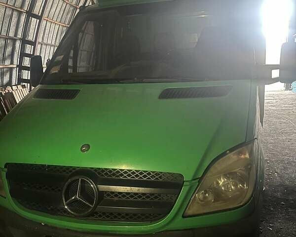 Зеленый Мерседес Sprinter, объемом двигателя 2.15 л и пробегом 420 тыс. км за 13990 $, фото 1 на Automoto.ua