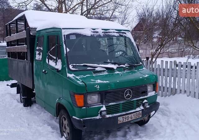 Зелений Мерседес Sprinter, об'ємом двигуна 3 л та пробігом 300 тис. км за 3800 $, фото 1 на Automoto.ua