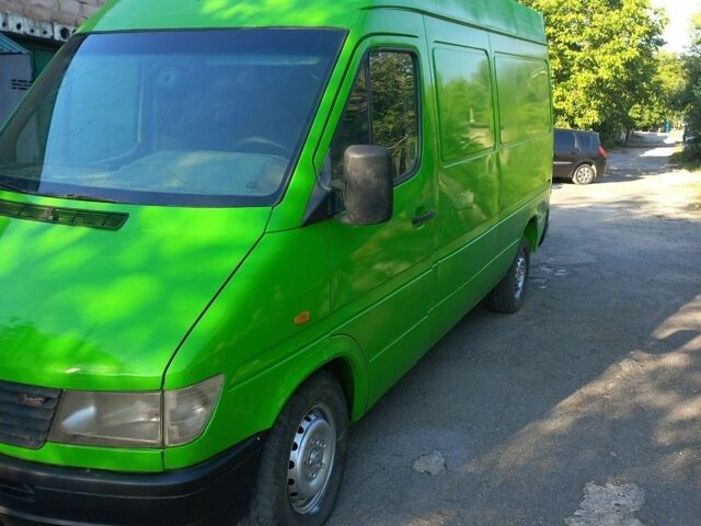 Зеленый Мерседес Sprinter, объемом двигателя 2.9 л и пробегом 200 тыс. км за 2999 $, фото 1 на Automoto.ua
