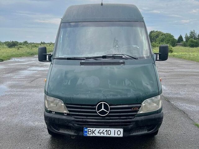 Зеленый Мерседес Sprinter, объемом двигателя 2.69 л и пробегом 665 тыс. км за 5200 $, фото 1 на Automoto.ua