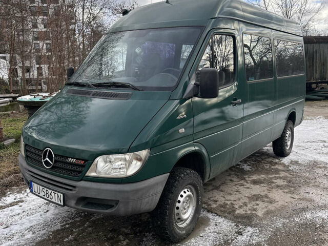 Зеленый Мерседес Sprinter, объемом двигателя 2.2 л и пробегом 210 тыс. км за 12000 $, фото 1 на Automoto.ua