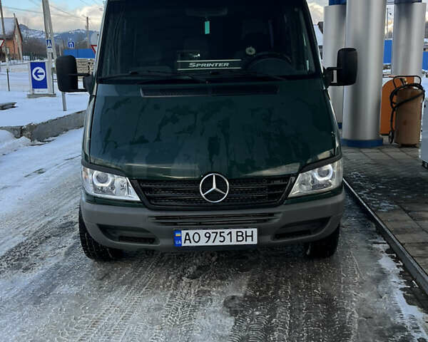 Зеленый Мерседес Sprinter, объемом двигателя 2.69 л и пробегом 800 тыс. км за 7800 $, фото 1 на Automoto.ua