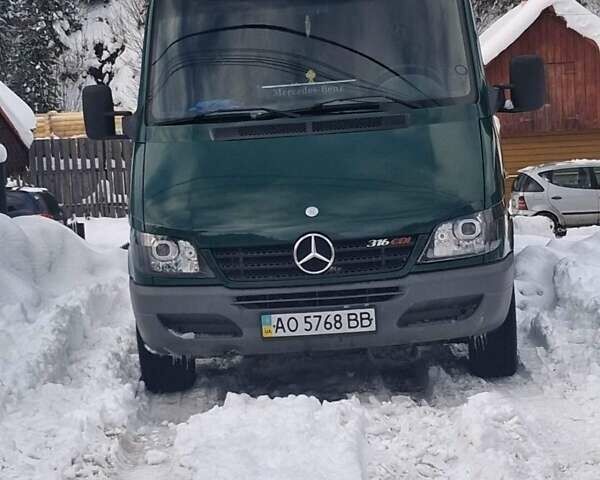 Зеленый Мерседес Sprinter, объемом двигателя 2.7 л и пробегом 425 тыс. км за 12700 $, фото 1 на Automoto.ua
