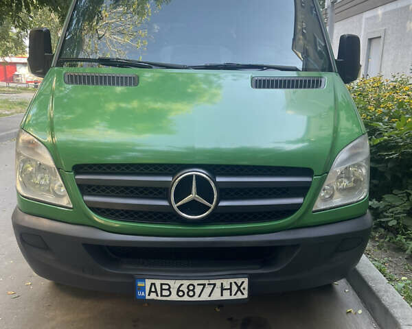 Зеленый Мерседес Sprinter, объемом двигателя 2.15 л и пробегом 420 тыс. км за 9300 $, фото 1 на Automoto.ua