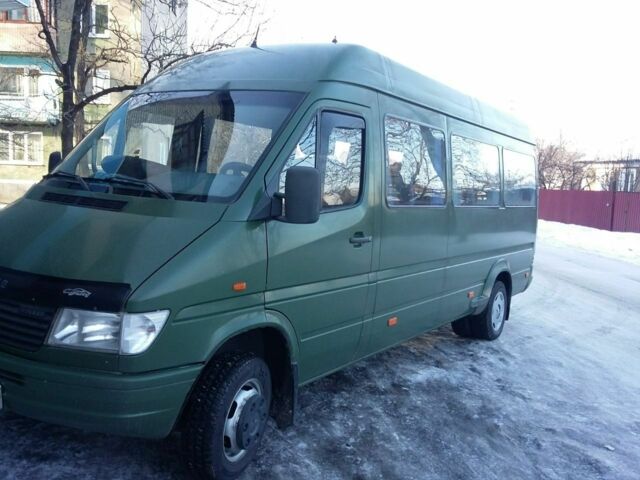 Зеленый Мерседес Sprinter, объемом двигателя 2.9 л и пробегом 650 тыс. км за 10000 $, фото 1 на Automoto.ua