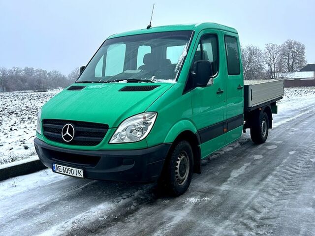 Зеленый Мерседес Sprinter, объемом двигателя 2.1 л и пробегом 243 тыс. км за 18500 $, фото 1 на Automoto.ua