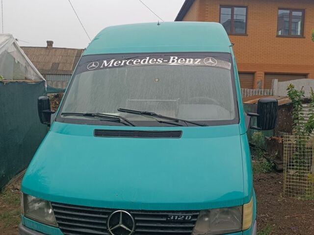 Зеленый Мерседес Sprinter, объемом двигателя 2.9 л и пробегом 500 тыс. км за 3701 $, фото 1 на Automoto.ua