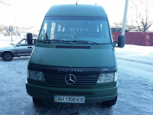 Зеленый Мерседес Sprinter, объемом двигателя 2.9 л и пробегом 600 тыс. км за 10000 $, фото 1 на Automoto.ua