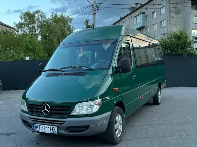 Зеленый Мерседес Sprinter, объемом двигателя 2.7 л и пробегом 450 тыс. км за 11000 $, фото 1 на Automoto.ua