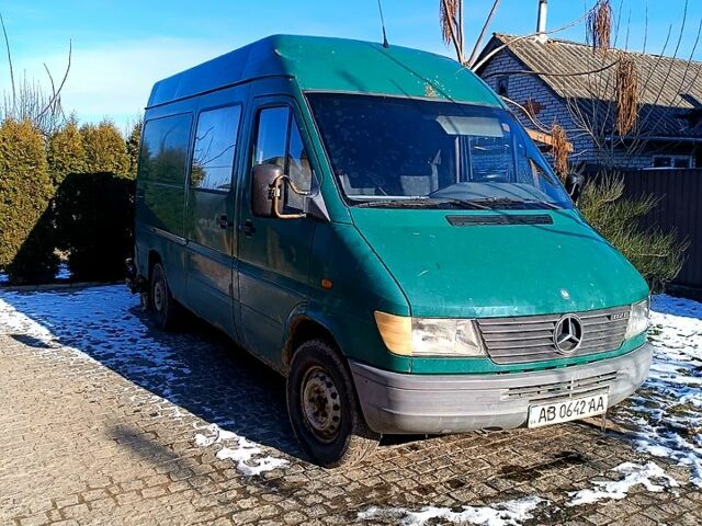 Зеленый Мерседес Sprinter, объемом двигателя 29 л и пробегом 540 тыс. км за 2300 $, фото 1 на Automoto.ua