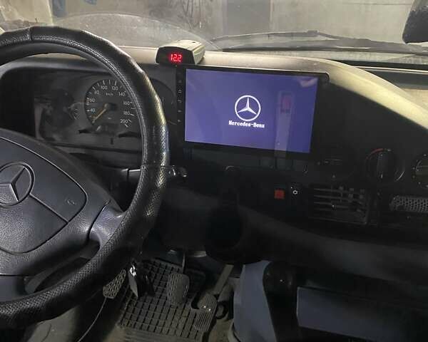 Зеленый Мерседес Sprinter, объемом двигателя 2.9 л и пробегом 300 тыс. км за 7500 $, фото 1 на Automoto.ua