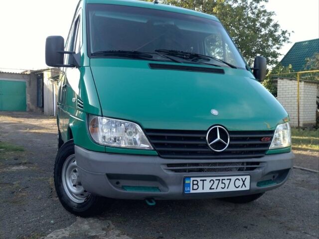 Зеленый Мерседес Sprinter, объемом двигателя 2.1 л и пробегом 324 тыс. км за 12200 $, фото 1 на Automoto.ua