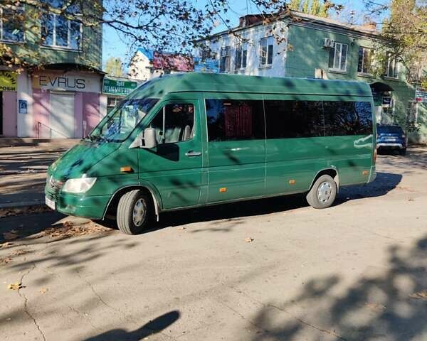 Зеленый Мерседес Sprinter, объемом двигателя 2.15 л и пробегом 396 тыс. км за 10000 $, фото 1 на Automoto.ua