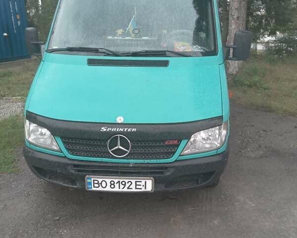 Зеленый Мерседес Sprinter, объемом двигателя 2.15 л и пробегом 700 тыс. км за 8000 $, фото 1 на Automoto.ua