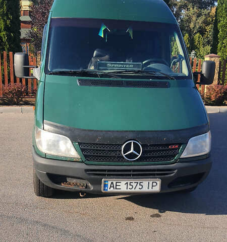 Зелений Мерседес Sprinter, об'ємом двигуна 2.2 л та пробігом 580 тис. км за 8500 $, фото 1 на Automoto.ua