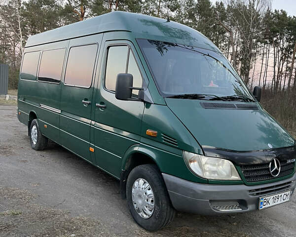 Зеленый Мерседес Sprinter, объемом двигателя 0 л и пробегом 480 тыс. км за 9800 $, фото 1 на Automoto.ua