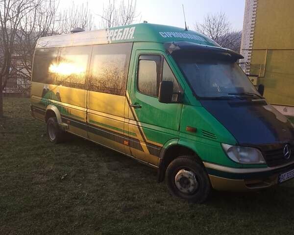 Зеленый Мерседес Sprinter, объемом двигателя 2.7 л и пробегом 900 тыс. км за 6500 $, фото 1 на Automoto.ua
