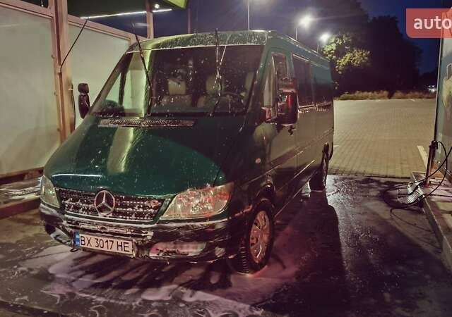 Зеленый Мерседес Sprinter, объемом двигателя 2.1 л и пробегом 750 тыс. км за 9700 $, фото 1 на Automoto.ua
