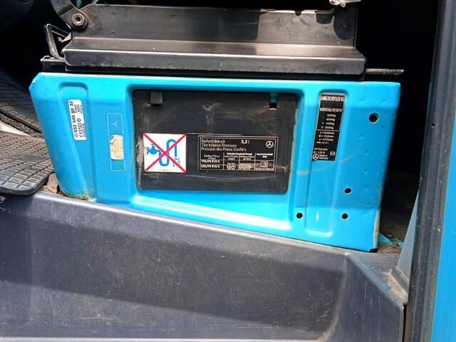 Зелений Мерседес Sprinter, об'ємом двигуна 2.1 л та пробігом 641 тис. км за 7000 $, фото 1 на Automoto.ua