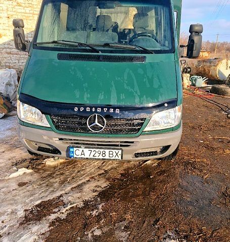 Зелений Мерседес Sprinter, об'ємом двигуна 2.1 л та пробігом 370 тис. км за 9000 $, фото 1 на Automoto.ua