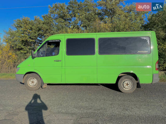 Зеленый Мерседес Sprinter, объемом двигателя 2.1 л и пробегом 400 тыс. км за 7500 $, фото 1 на Automoto.ua