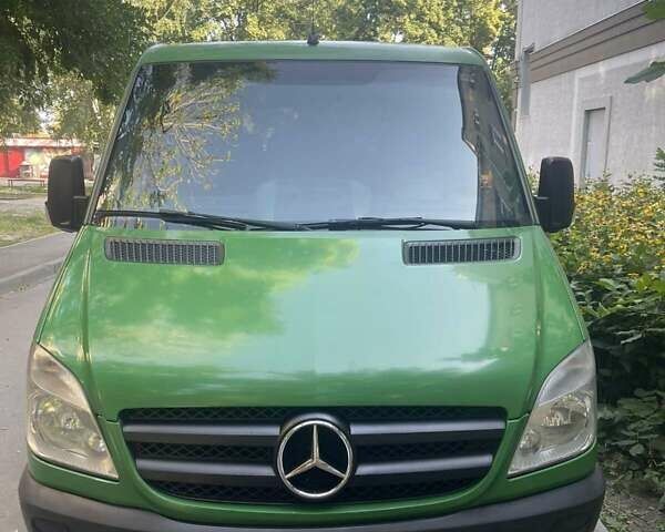 Зеленый Мерседес Sprinter, объемом двигателя 2.15 л и пробегом 418 тыс. км за 10000 $, фото 1 на Automoto.ua