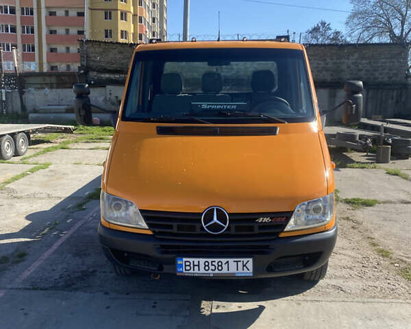Оранжевый Мерседес Sprinter, объемом двигателя 2.7 л и пробегом 300 тыс. км за 14000 $, фото 1 на Automoto.ua