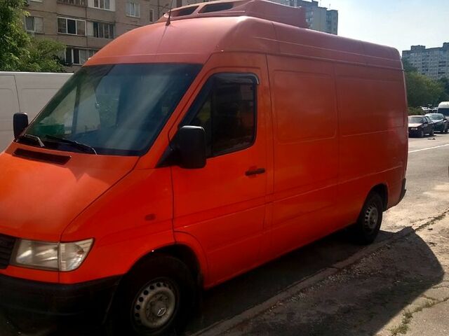 Оранжевый Мерседес Sprinter, объемом двигателя 2.3 л и пробегом 200 тыс. км за 5500 $, фото 1 на Automoto.ua