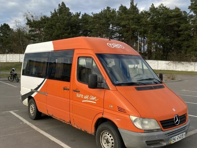 Оранжевый Мерседес Sprinter, объемом двигателя 2.2 л и пробегом 400 тыс. км за 3500 $, фото 1 на Automoto.ua