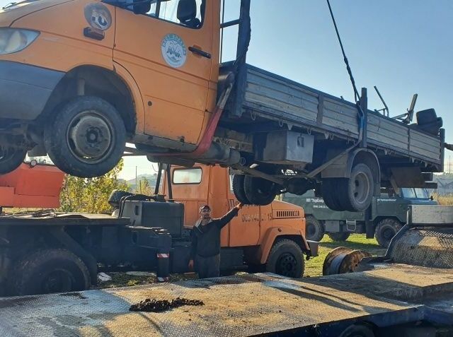 Помаранчевий Мерседес Sprinter, об'ємом двигуна 2 л та пробігом 200 тис. км за 3900 $, фото 1 на Automoto.ua