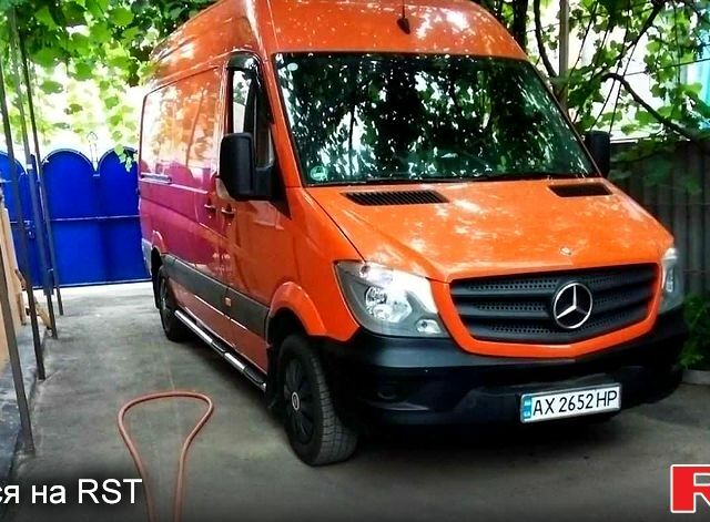 Оранжевый Мерседес Sprinter, объемом двигателя 2.1 л и пробегом 240 тыс. км за 14600 $, фото 1 на Automoto.ua