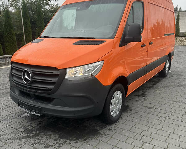 Оранжевый Мерседес Sprinter, объемом двигателя 2.2 л и пробегом 263 тыс. км за 23800 $, фото 1 на Automoto.ua
