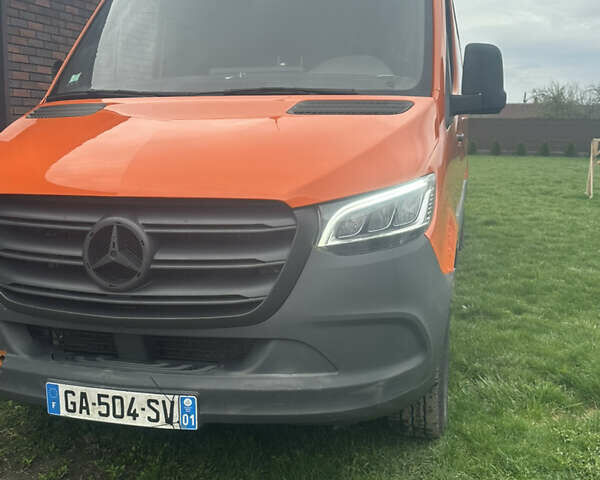 Оранжевый Мерседес Sprinter, объемом двигателя 2 л и пробегом 279 тыс. км за 28917 $, фото 1 на Automoto.ua