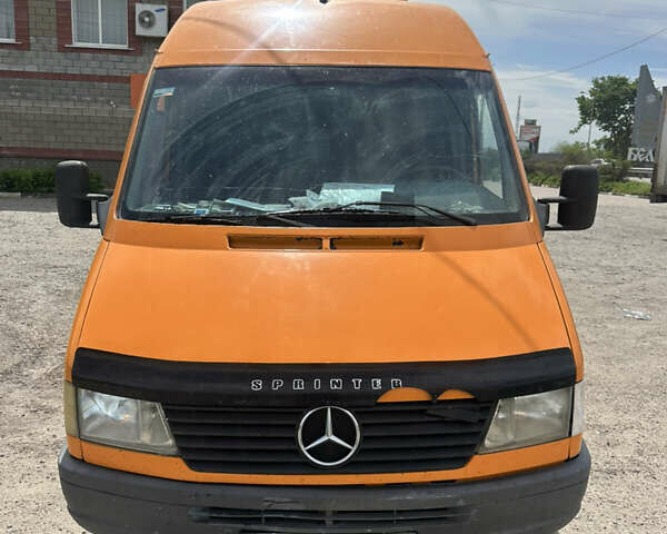 Оранжевый Мерседес Sprinter, объемом двигателя 2.87 л и пробегом 600 тыс. км за 9200 $, фото 1 на Automoto.ua