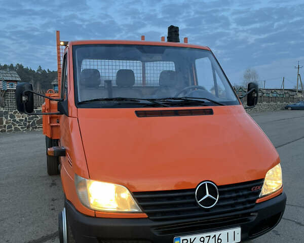 Оранжевый Мерседес Sprinter, объемом двигателя 2.69 л и пробегом 260 тыс. км за 19500 $, фото 1 на Automoto.ua