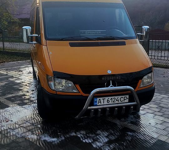 Оранжевый Мерседес Sprinter, объемом двигателя 22 л и пробегом 395 тыс. км за 8500 $, фото 1 на Automoto.ua
