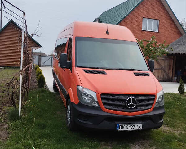Оранжевый Мерседес Sprinter, объемом двигателя 2.3 л и пробегом 450 тыс. км за 25500 $, фото 1 на Automoto.ua