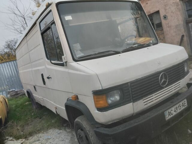 Белый Мерседес Т-мод, объемом двигателя 2.3 л и пробегом 555 тыс. км за 2000 $, фото 1 на Automoto.ua